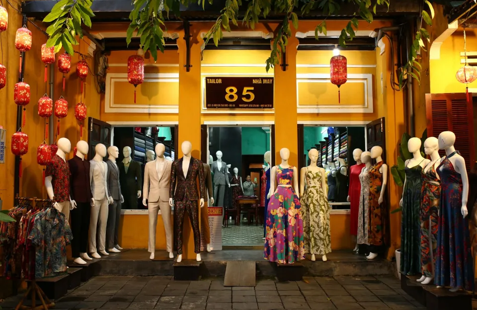 Khu trưng bày áo